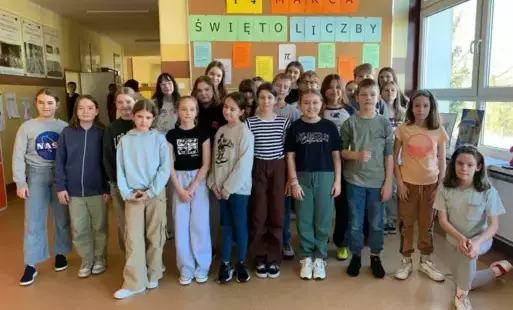Uczniowie biorący udział w Dniu Liczby Pi